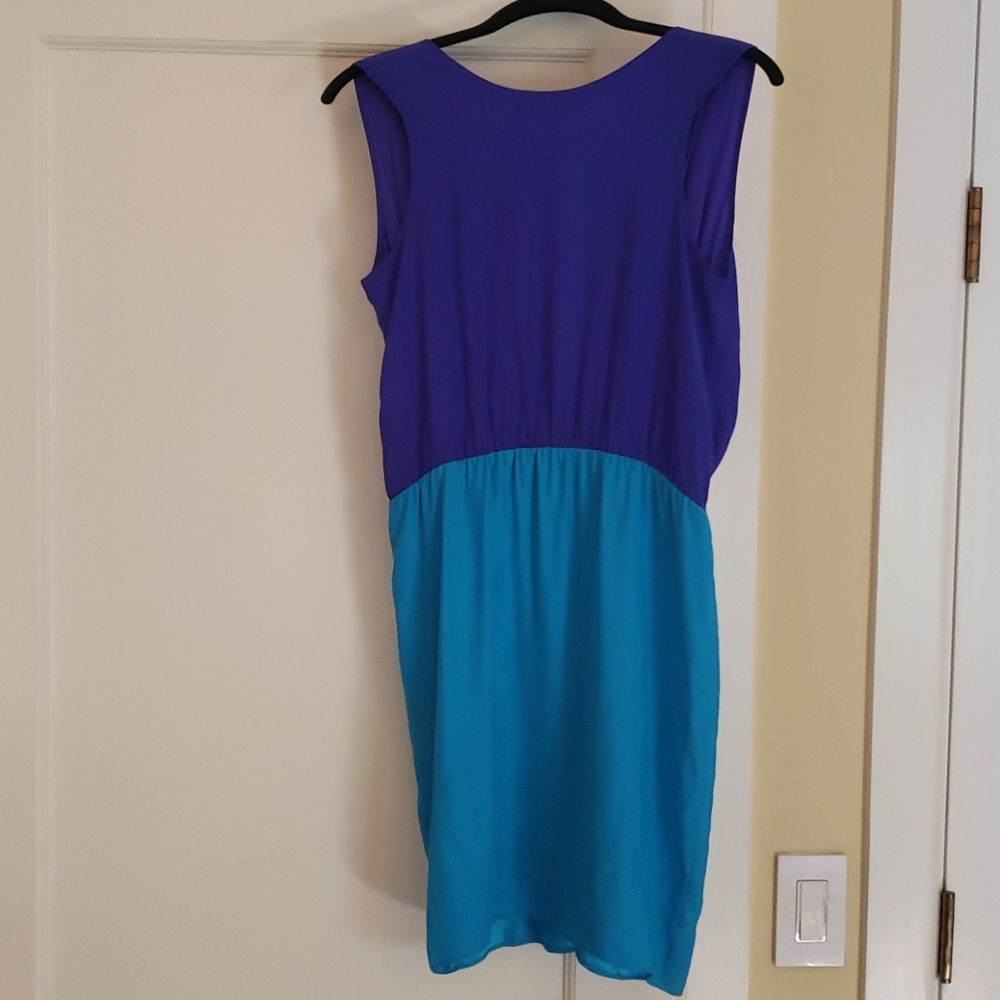 Dresses - Picture 4 of 4